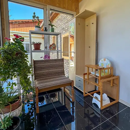 בית נופש Nora 2br & Garden - Happy *