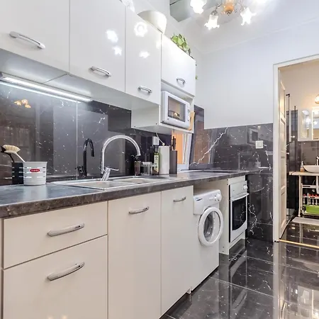 Сasa de vacaciones Nora 2br & Garden - Happy