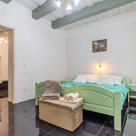 Nora 2br & Garden - Happy Сasa de vacaciones