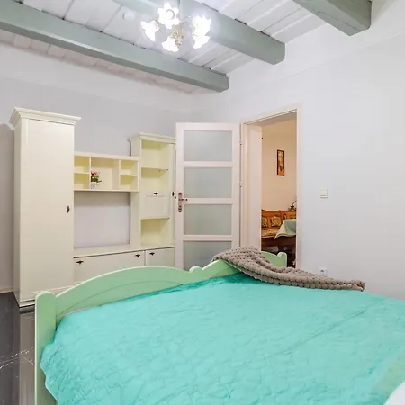 Nora 2br & Garden - Happy Сasa de vacaciones