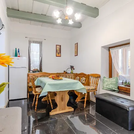 Сasa de vacaciones Nora 2br & Garden - Happy *